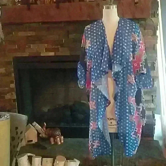 Ruffled kimono style topper - Picture 1 of 3